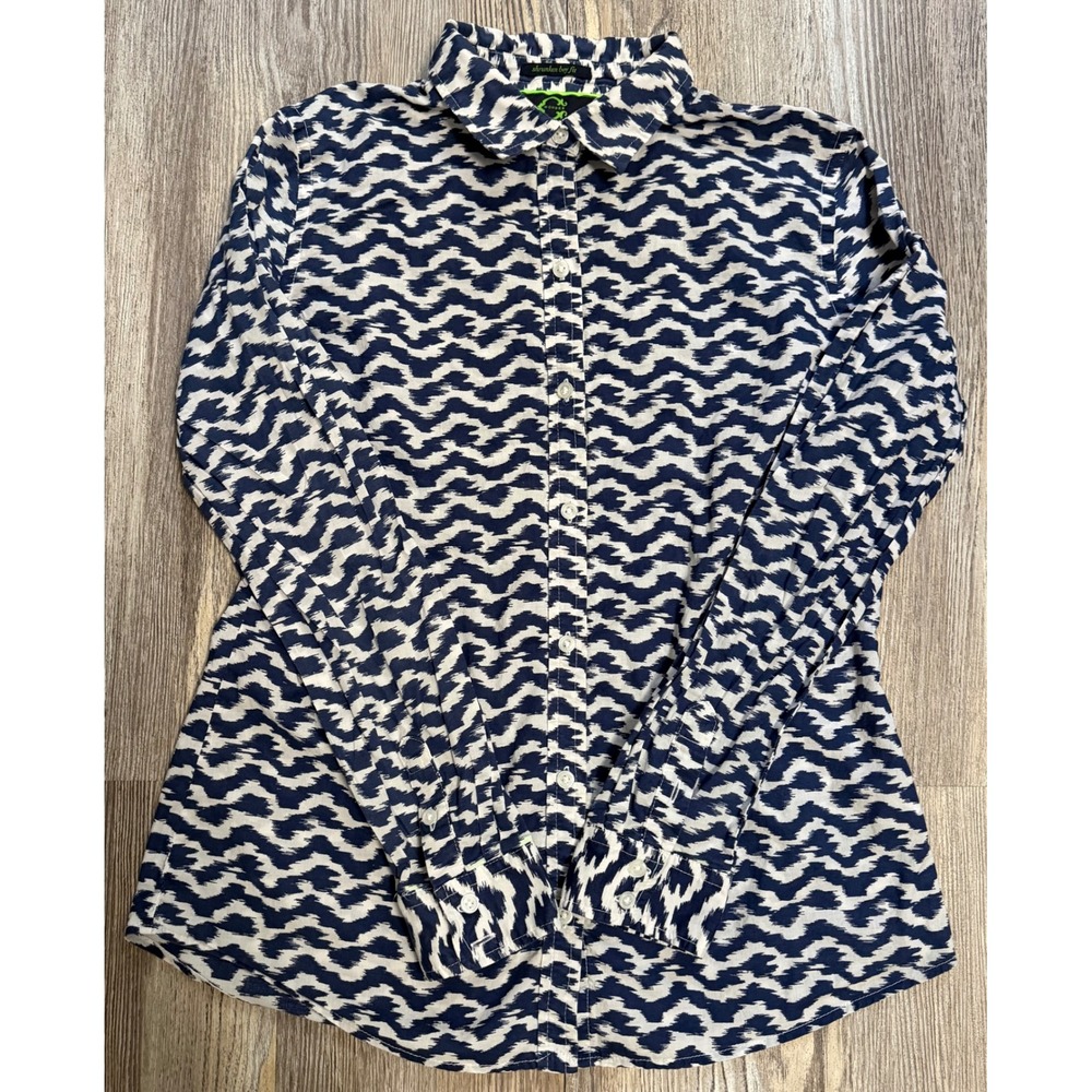C. Wonder Shrunken Boy Fit Shirt Navy Blue White Ikat Chevron Cotton Size M
